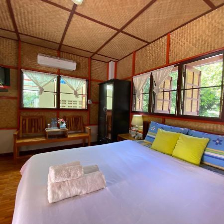 Yayee Homestay Ban Huai Maenam Noi Екстериор снимка