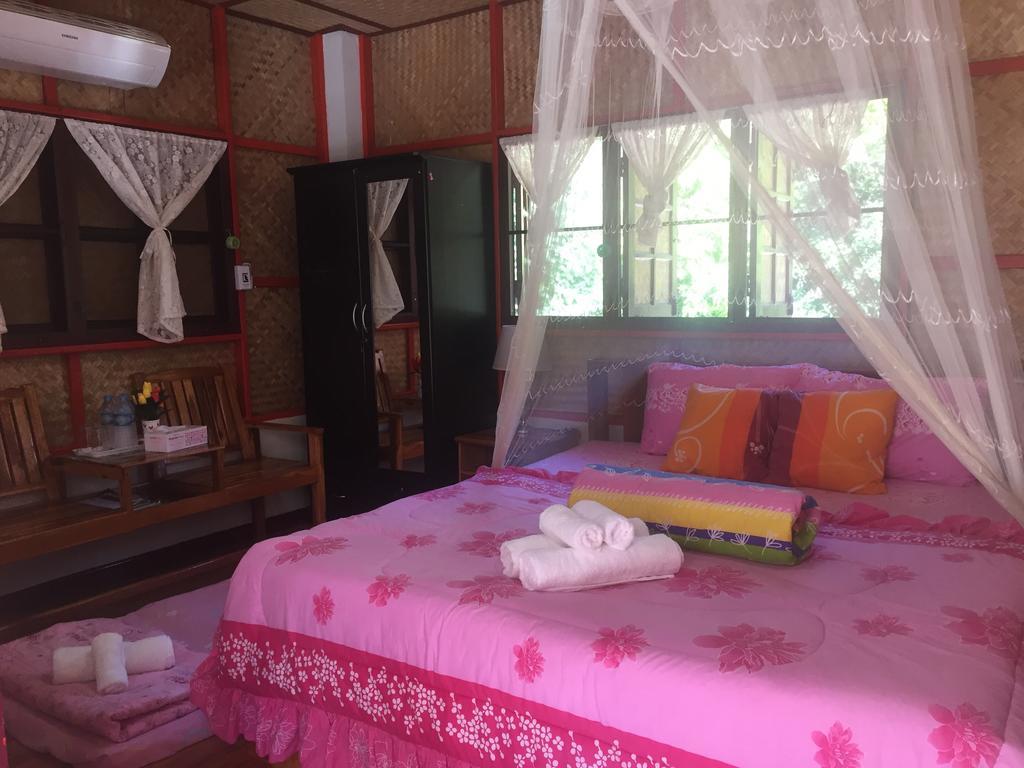 Yayee Homestay Ban Huai Maenam Noi Екстериор снимка