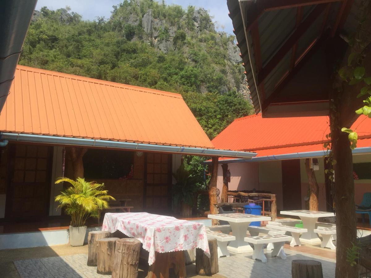 Yayee Homestay Ban Huai Maenam Noi Екстериор снимка